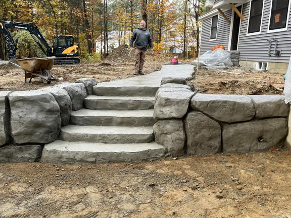 Concrete retaining wall